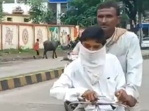 Haru, Ayah Rela Tempuh 105 Km dengan Sepeda Demi Antar Anaknya ke Sekolah