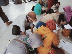 Abaikan Protokol COVID-19, Pelaku UMKM Ramai Daftar Bantuan Rp 2,4 Juta