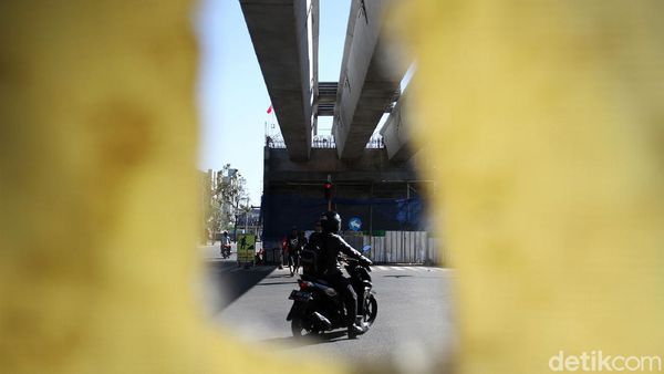 3 Girder Dipasang di Flyover Jalan Laswi Bandung