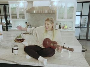 5 Musisi Dunia Ini Punya Cara Seru Tetap Produktif Saat New Normal 5 Musisi Dunia Ini Punya Cara Seru Tetap Produktif Saat New Normal