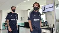 Bersama asistennya, Roberto Baronio (kiri), Pirlo mengunjungi klinik klub. Foto: Juventus.com