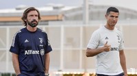 Yang paling ditunggu, foto Pirlo bersama Cristiano Ronaldo. Ekspresi Pirlo tetap cool saat difoto bersama striker utamanya. Foto: Juventus.com