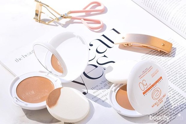 salah satu tinted sunscreen 2020 yang wajib coba adalah Avene Mineral High Protection Tinted Compact SPF 50