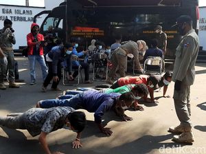 Bandel Tak Pakai Masker, Sopir Angkot di Bogor Dihukum Push Up