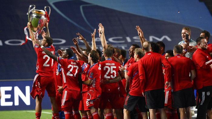 Bayern Munich Bayerns Lucas Hernandez lifts the trophy after Bayern Munich won the Champions League final soccer match between Paris Saint-Germain and Bayern Munich at the Luz stadium in Lisbon, Portugal, Sunday, Aug. 23, 2020. (Lluis Gene/ Pool via AP)