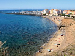 Di Kota Bugil Ini yang Pakai Baju Kena Denda