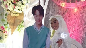 7 Foto Pernikahan Unik Fan Girl K-Pop yang Viral karena Serba EXO