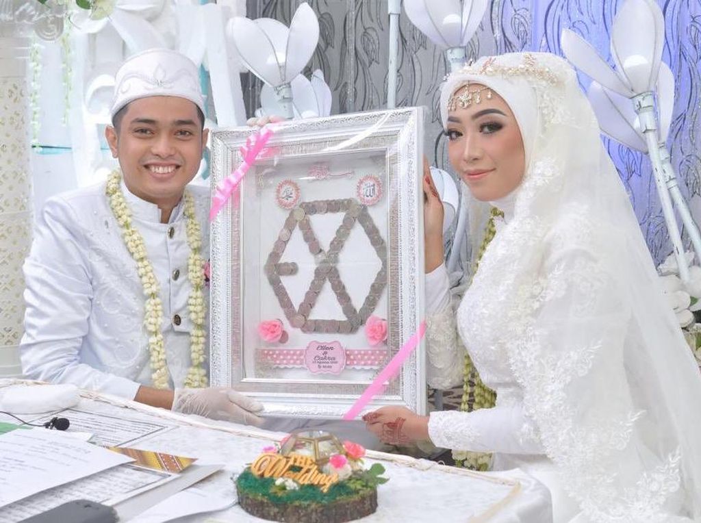 Viral! Potret Fan K-Pop Gelar Pernikahan Serba EXO Viral! Potret Fan K-Pop Gelar Pernikahan Serba EXO