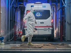 Cuplikan Coronation, Dokumenter Seniman Tiongkok yang Bikin Heboh