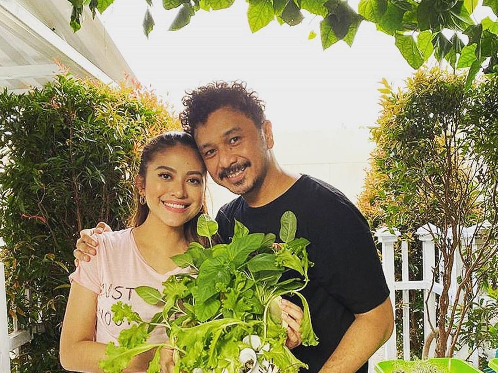 11 Tahun Menikah, Giring dan Istri Tetap Kompak Susah dan Senang 11 Tahun Menikah, Giring dan Istri Tetap Kompak Susah dan Senang