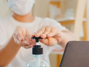 Seberapa Efektif Alkohol untuk Melawan Virus?