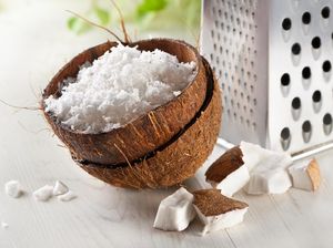 Makan Kelapa Parut Bikin Anak Kena Cacing Kremi, Benarkah? Ini Faktanya Makan Kelapa Parut Bikin Anak Kena Cacing Kremi, Benarkah? Ini Faktanya