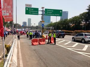 Imbas Demo Buruh di DPR, TransJakarta Alihkan Rute Koridor 9