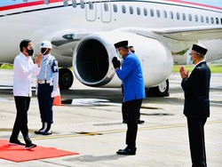 Jokowi Tiba di Aceh, Resmikan Tol Sigli-Beri Arahan Penanganan Corona