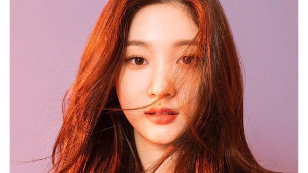 Pesona Chaeyeon yang Hidung Cantiknya Sering Jadi Referensi untuk Oplas