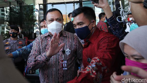 Firli Bahuri Irit Bicara Usai Sidang Etik Pemakaian Helikopter Mewah