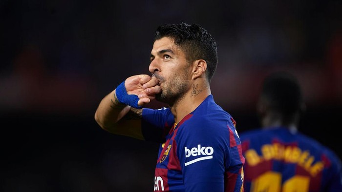 BARCELONA, SPAIN - OCTOBER 06: Luis Suarez of FC Barcelona cel during the Liga match between FC Barcelona and Sevilla FC at Camp Nou on October 06, 2019 in Barcelona, Spain. (Photo by Aitor Alcalde/Getty Images)