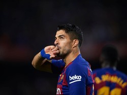 Suarez Bakal Ikuti Jejak Messi Bertahan di Barcelona?
