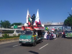 Gabung Massa Buruh, Mahasiswa ke Depan DPR Tolak RUU Omnibus Law