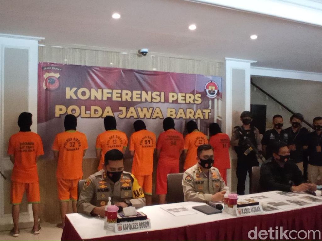 Markas PDIP Bogor Dimolotov karena Poster Habib Rizieq Dibakar