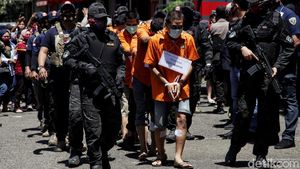 Polisi Bersenjata Kawal Rekonstruksi Penembakan di Kelapa Gading