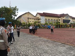 Tak Pakai Masker, Bintara-Perwira Polda Aceh Dihukum Lari Keliling Lapangan