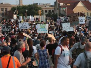 Jacob Blake Ditembak Polisi di Depan Anak-anaknya, Warga AS Protes Jacob Blake Ditembak Polisi di Depan Anak-anaknya, Warga AS Protes