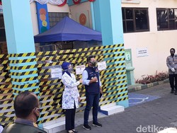 Ridwan Kamil Jalani Rangkaian Tes Vaksin COVID-19