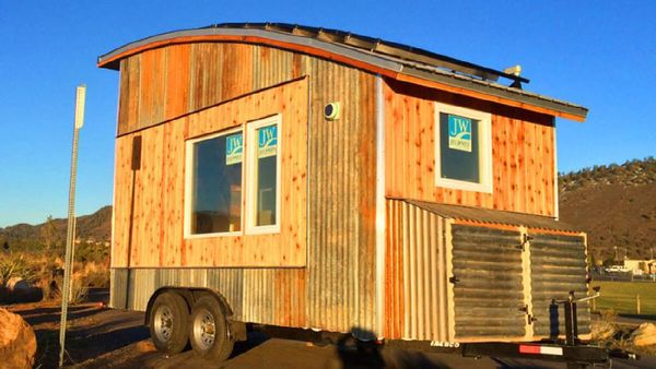 10 Rumah Mungil Terbuat dari Barang Bekas dan Daur Ulang