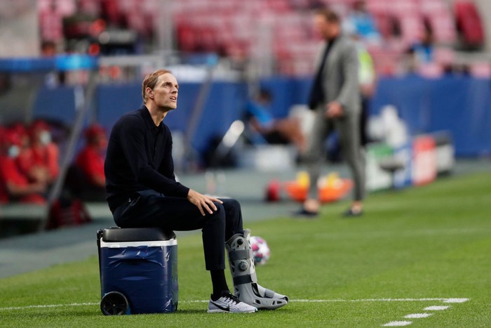 LISBON, PORTUGAL - AUGUST 18: Thomas Tuchel, Manager of Paris Saint-Germain looks on during the UEFA Champions League Semi Final match between RB Leipzig and Paris Saint-Germain F.C at Estadio do Sport Lisboa e Benfica on August 18, 2020 in Lisbon, Portugal. (Photo by Manu Fernandez/Pool via Getty Images)