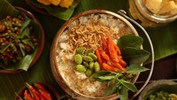 Keunikan Nasi Liwet Sunda, Disajikan di Kastrol hingga Jadi Tradisi Ngaliwet
