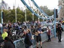 Momen Tower Bridge London Macet, Lalu Lintas pun Kacau
