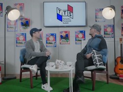 Raditya Dika dan Deddy Corbuzier Kuak Misteri Surat Berbentuk Kartu