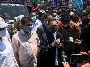 Pimpinan DPR ke Massa Buruh Penolak Omnibus Law: Awasi Kami! Pimpinan DPR ke Massa Buruh Penolak Omnibus Law: Awasi Kami!