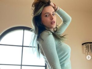 Bella Thorne Ngaku Jijik Sama Mickey Rourke Bella Thorne Ngaku Jijik Sama Mickey Rourke