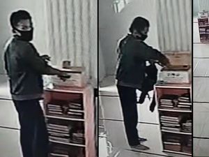 Pria Bobol Kotak Amal Masjid di Purwakarta