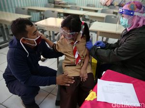 Cegah Kanker Serviks, Siswa SD Disuntik Vaksin HPV Cegah Kanker Serviks, Siswa SD Disuntik Vaksin HPV