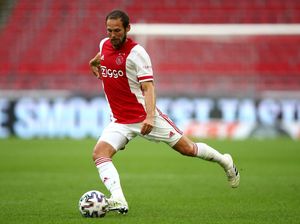 Mantan Bintang MU Ini Ambruk di Tengah Laga Ujicoba Ajax