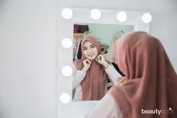 Hindari Memakai Peniti/ Foto: Freepik.com Sebaiknya hindari memakai peniti agar hijab tidak cepat rusak