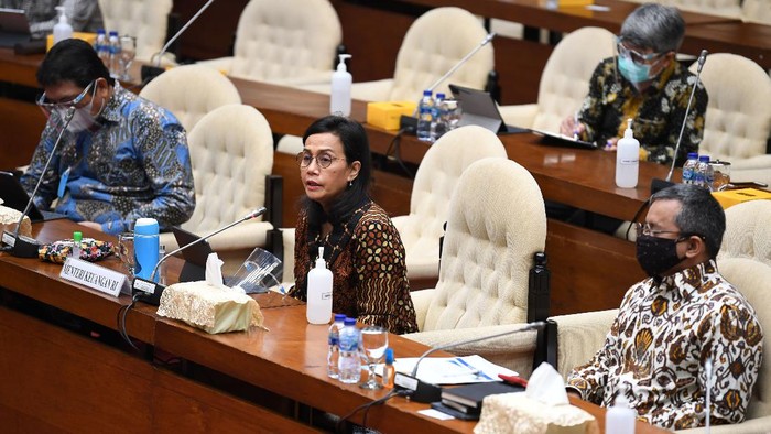 LAPORAN KEUANGAN KEMENKEU Menteri Keuangan Sri Mulyani (kiri) didampingi Wamenkeu Suahasil Nazara (kanan) mengikuti Rapat Kerja dengan Komisi XI di Kompleks Parlemen Senayan, Jakarta, Rabu (26/8/2020). Raker tersebut membahas Laporan Keuangan Kementerian Keuangan pada APBN 2019. ANTARA FOTO/Puspa Perwitasari/aww.