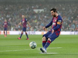 Eks Vokalis Oasis Fans Man City: Messi, Messi, Messi!