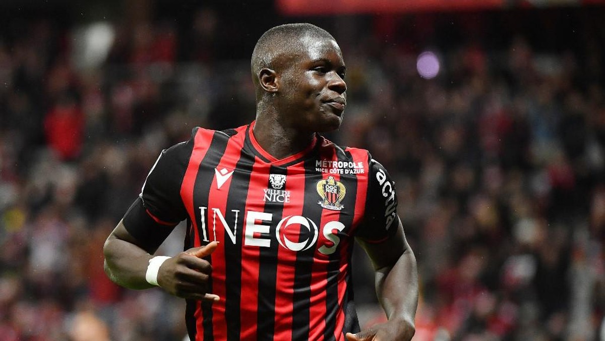 Chelsea resmi rekrut bek muda Prancis Malang Sarr. (Foto: AFP/YANN COATSALIOU)