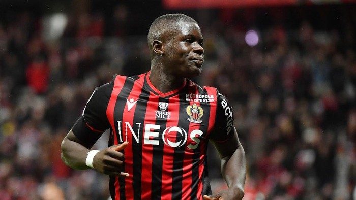 Nices French defender Malang Sarr celebrates after scoring a goal during the French L1 football match between OGC Nice (OGCN) and Toulouse FC (TFC) at the Allianz Riviera stadium, in Nice, southeastern France, on December 21, 2019. (Photo by YANN COATSALIOU / AFP)