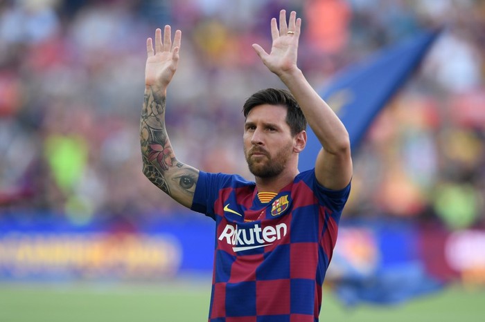 (FILES) In this file photo taken on August 4, 2019 Barcelonas Argentinian forward Lionel Messi waves before the 54th Joan Gamper Trophy friendly football match between Barcelona and Arsenal at the Camp Nou stadium in Barcelona. - Six-time Ballon dOr winner Lionel Messi told Barcelona he wants to leave -- on a free transfer -- in a 