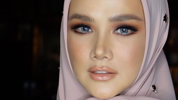 5 Foto Mulan Jameela yang Cantik Tapi Disebut Netizen Punya Aura Mistis