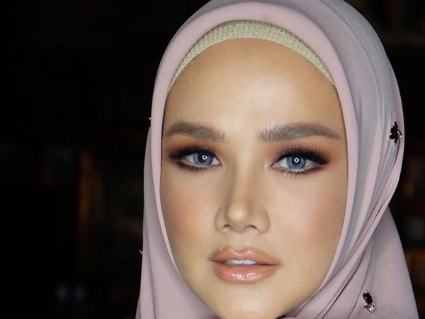 5 Foto Mulan Jameela yang Cantik Tapi Disebut Netizen Punya Aura Mistis