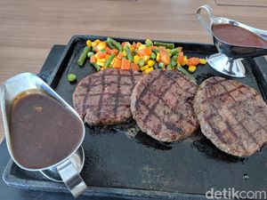 Ono Steak : Puas Makan Steak Kiloan dan Steak Penyet Pakai Sambal Ulek Ono Steak : Puas Makan Steak Kiloan dan Steak Penyet Pakai Sambal Ulek