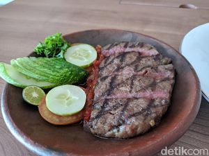 Dijamin Kenyang! Makan Steak Kiloan yang Empuk Juicy Dijamin Kenyang! Makan Steak Kiloan yang Empuk Juicy