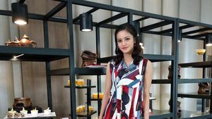 Intip Gaya Mewah dan Elegan Ovi Dian saat Kulineran