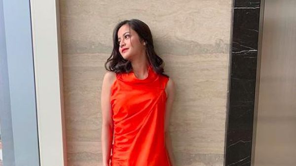 Potret Rumah Ovi Dian yang Punya Lapangan Golf Sendiri